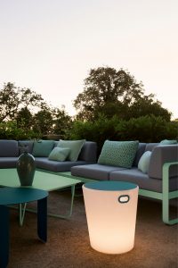 Ein Bild der Lampe Inoui des Herstellers Fermob. Erhältlich über Anrobi in Augsburg.